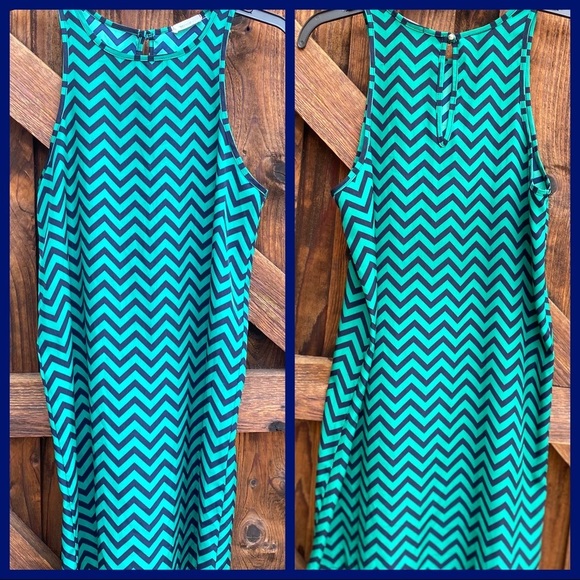 Everly Chevron Navy and Green Dress - Picture 2 of 8